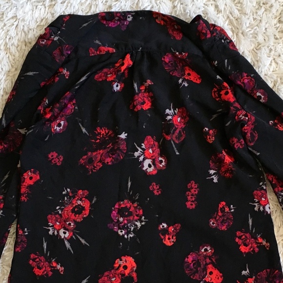 ✨WOMENS GUESS BLACK FLORAL DRESS SHIRT - Picture 2 of 3